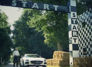 メルセデスベンツSLS AMGクーペ ブラックシリーズとデビッド・クルサード氏