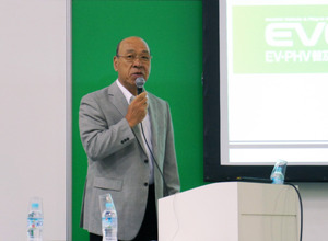APEVの代表幹事で「モンスター田嶋」の異名で有名なラリードライバー田嶋伸博氏