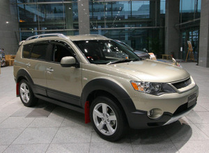 三菱自動車、再生初年度は営業黒字に
