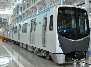 仙台市地下鉄東西線（12月6日開業予定）の国際センター駅で、4月に駅舎の見学会が開催される。写真は東西線に導入される2000系電車。