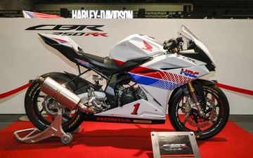 【大阪モーターサイクルショー2017】早くも披露! ホンダ CBR250RRレースベース車 画像
