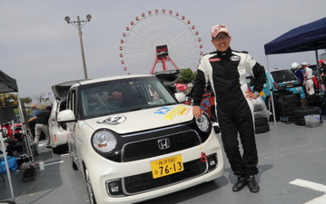 サーキットの実況でお馴染みピエール北川アナが N-ONEレース に挑戦! 画像