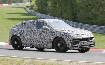 ランボルギーニの世界最速SUV、PHVは700馬力へ…2018年秋登場か 画像