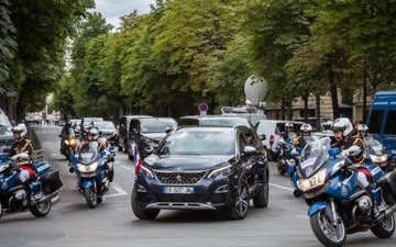 プジョー 5008 新型、仏マクロン大統領のパレードカーに起用…革命記念日 画像