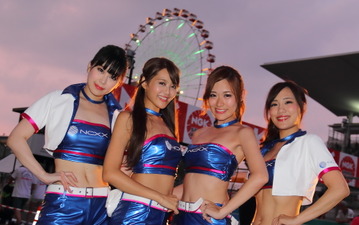 【鈴鹿8耐】レースウィーク中の幻想的な空間…今年もナイトピットウォークは大盛況 画像