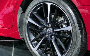 【トヨタ カムリ 新型】曙ブレーキ、リヤブレーキパッドを供給 画像