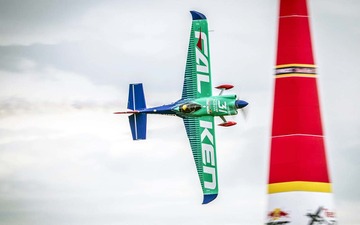 【レッドブル・エアレース ラウジッツ】室屋義秀が優勝! 総合2位で最終戦へ 画像