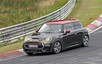 MINIクーパー最強のJCW、改良モデルで新ターボ搭載へ 画像
