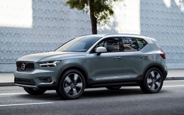 ボルボ XC40、クラス初の安全装備を採用…部分自動運転も設定 画像