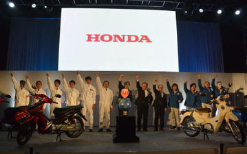 ホンダ スーパーカブ が世界生産累計1億台を達成…熊本製作所で記念式典 画像
