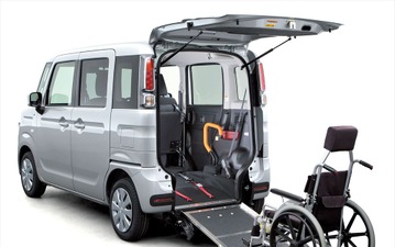 マツダ、フレアワゴン車いす移動車を全面改良 乗降性向上や先進安全技術採用など 画像
