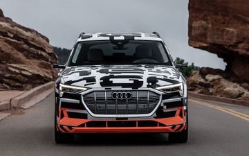 アウディ初のEV『e-tron』、自動運転に加減速の予測システム採用 画像