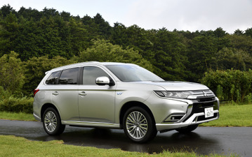 最新SUV比較、パワートレインや先進機能はどう違う? …アウトランダーPHEV、CR-V、フォレスター 画像