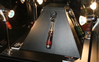 【東京オートサロン16】なぜ工具に漆? 「ウチだからやる」を貫く、京都機械工具 画像