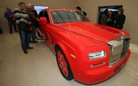 ロールスロイス、一挙30台注文のホテル王…最初のファントム納車 画像