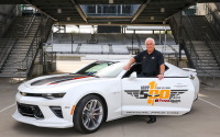 シボレー カマロ の50周年記念車、インディ500のペースカーに 画像