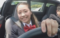 超絶テク披露の試乗女子「実はドリフト走行、初めてです」 画像