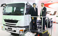 三菱ふそう、フィリピン初の専売ディーラーで新型車両を発表 画像