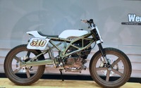 【ホットロッドショー16】BMW G310Rのトラッカーカスタムが登場…タンク下にリアショック装備 画像