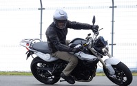 【BMW F800R 動画試乗】並列2気筒の扱いやすさを生かした軽快な走りが魅力…佐川健太郎 画像