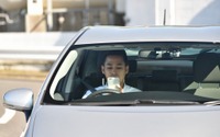 運転中の「ながらスマホ」、横からの飛び出しに反応できず…JAF検証 画像