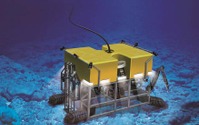 フリッパー型全方向移動クローラーを装着した水中探査機、海中試験に成功 画像