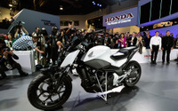 【CES 2017】ホンダ、転ばない二輪車を公開…ライディングアシスト 画像