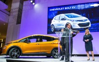 【デトロイトモーターショー2017】ボルト EV、北米カーオブザイヤー受賞 画像