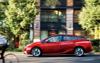 【新聞ウォッチ】2016年国内新車販売…プリウス4年ぶり首位、輸入車はMINIが初のトップ 画像