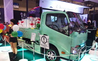 【東京オートサロン2017】日野、街と生活を支えるトラックをクールに表現 画像