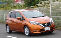 【日産 ノート e-POWER 試乗】電気自動車だと思って乗っていると気になるのは…岩貞るみこ 画像