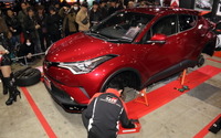 【東京オートサロン2017】どう変わるのか? TOYOTA GAZOO Racingがカスタム実演 画像