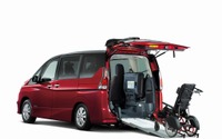 オーテック、セレナ福祉車両を発売…車いすの子どもと安心ドライブ 画像