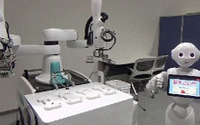 川崎重工など3社、双腕スカラロボットとPepperを連携させた共同提案を開始 画像