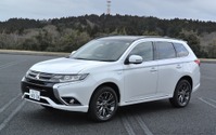 【三菱 アウトランダーPHEV Sエディション 試乗】ロングドライブ性能をブラッシュアップ…鈴木ケンイチ 画像