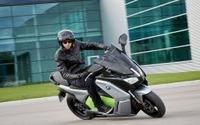 BMWモトラッド、初のEVスクーター Cエヴォリューション発売…148万7500円 画像