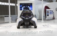 小型EVコンセプト トヨタ i-TRIL を展示中、国内初 7月中旬まで 画像