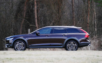 【ボルボ V90クロスカントリー 試乗】ベンツも参入「ワゴンベースSUV」、これで火がつくか…中村孝仁 画像