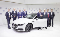 VWの中期戦略…eモビリティのリーダー目指す、T-ROC 市販化 画像