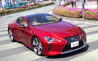 【レクサス LC500 試乗】ああ、エンジンのある時代に生まれてよかった…岩貞るみこ 画像