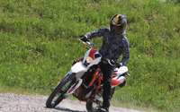 【SMW RS125R 試乗】待望の“原付2種”フルサイズオフローダー…青木タカオ 画像