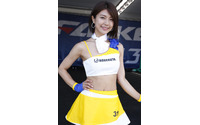 【レッドブル・エアレース千葉】エアレースクイーン藤木由貴…チームファルケン室屋選手を応援 画像