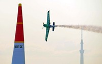 【レッドブル・エアレース千葉】予選…強めの風の中、上位グループは僅差で攻める 画像