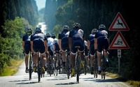 マセラティ、著名アスリートたちによるチャリティーサイクリングツアー開催…片山右京氏が初参加 画像