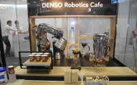 【FOOMAジャパン2017】初出展のデンソーウェーブ、2種類の新型ロボットで食品業界へ食い込み狙う 画像