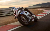 最高峰スーパースポーツ BMW HP4レース、発売前にサーキットで試乗するチャンス 画像