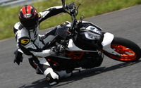【KTM 390デューク 試乗】見てウットリ、走りのアツさと先進技術も魅力…青木タカオ 画像