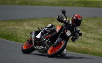 【KTM 690デューク/R 試乗】コーナリングの楽しさに思わず頬が緩む…青木タカオ 画像