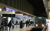 西鉄ターミナル駅に「新タイプ」ホームドア設置へ 2021年度めど 画像