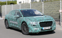 航続距離500km、ジャガー初のEV「I-PACE」市販型をスクープ 画像